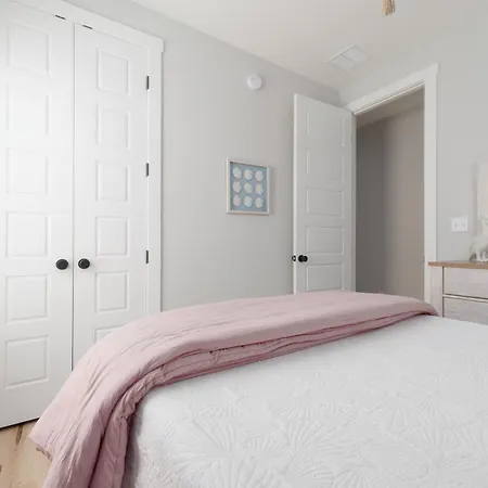 Be A Nomad - Beautiful House 6 Blks To Beach